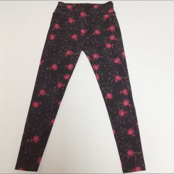 LuLaRoe Pants - Lularoe black leggings with red rose print
